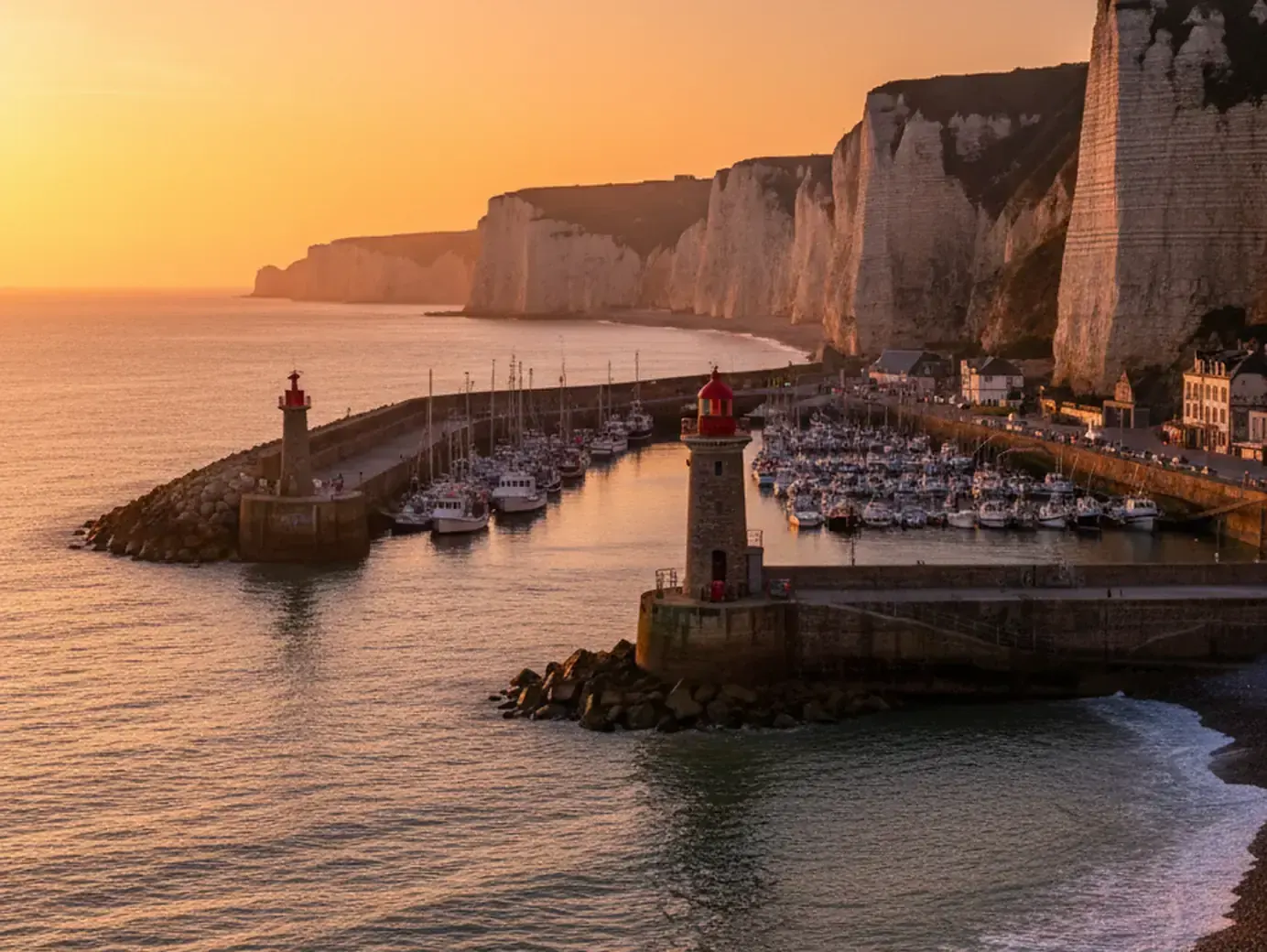 Les falaises de craie et le port du Tréport